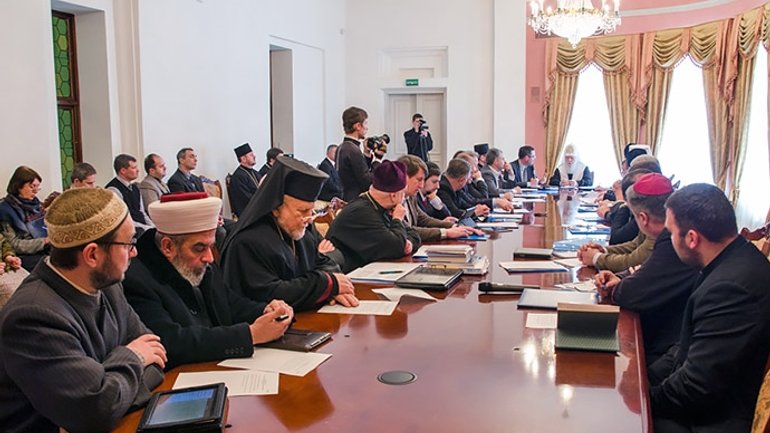 Всеукраинский Совет Церквей встревожен отсутствием диалога с парламентом - фото 1