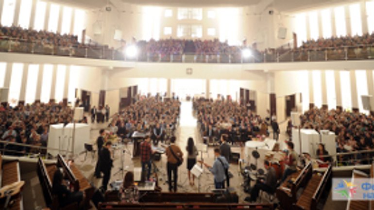 1600 євангельських християн з семи областей України зібрались на молодіжний форум - фото 1