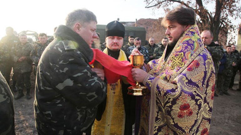UOC (MP) Metropolitan served liturgies in ATO zone - фото 1