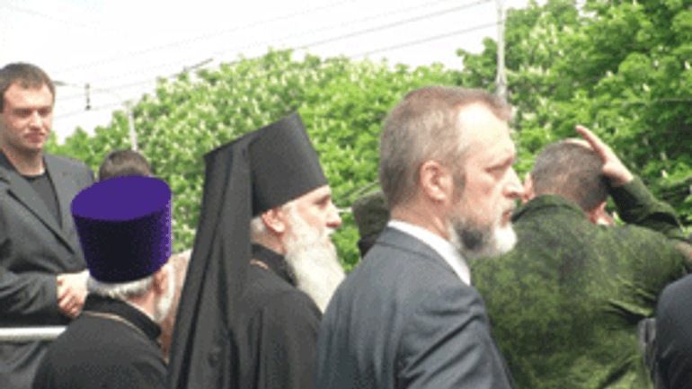 Епископ УПЦ (МП) вместе с руководителями «ДНР» праздновал «День республики» - фото 1