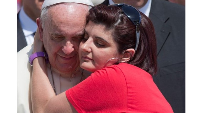 Папа Франциск назвал три слова, которые смогут сохранить семью - фото 1