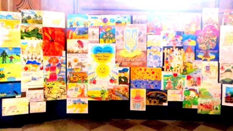 В Гарнизонном храме во Львове представили выставку рисунков детей воинов АТО - фото 1