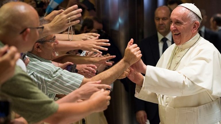 Церква не повинна ставати замкненою для тих, хто вдруге одружений, – Папа Франциск - фото 1