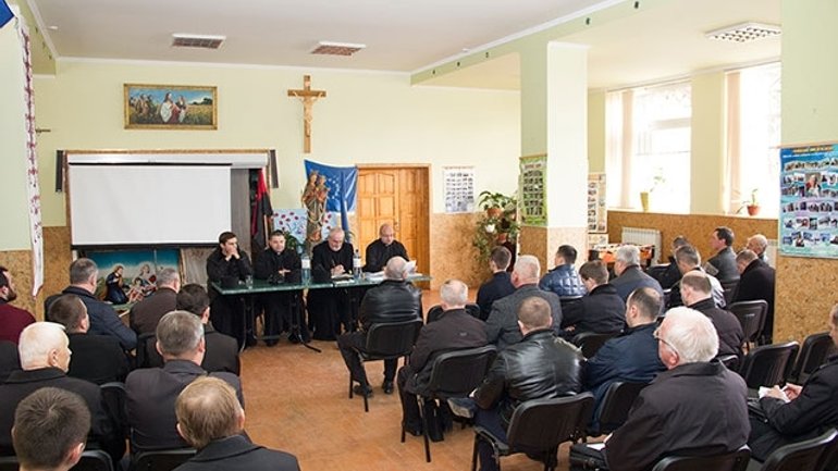 У Києві представники різних Церков молилися за дітей-сиріт - фото 1