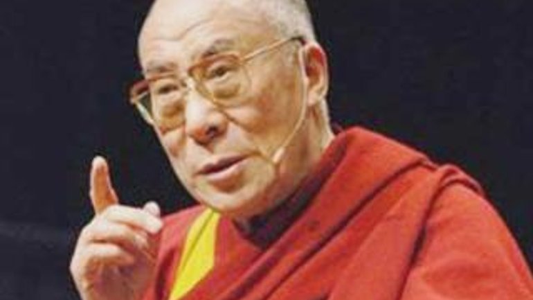 Далай-лама: Молитва нездатна самотужки вирішити проблему світового тероризму - фото 1