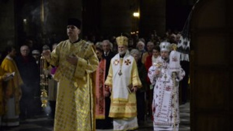 Українці Франції вшанували річницю Голодомору Літургією в Нотр-Дам де Парі - фото 1