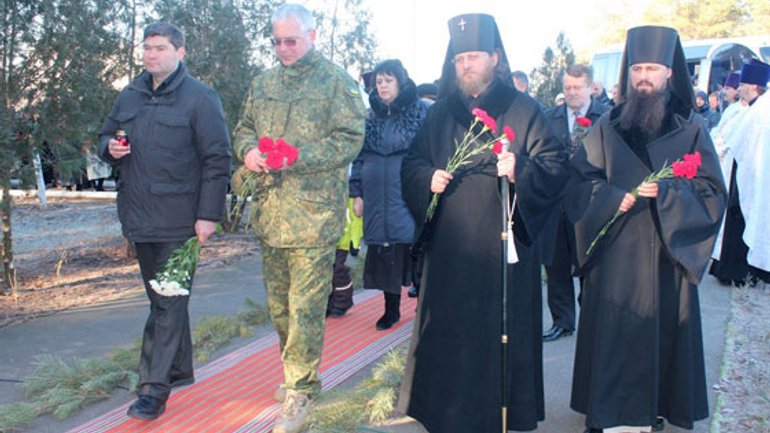 Луганщина отметила День памяти жертв Голодоморов - фото 1