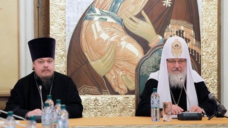 Патриарх Кирилл (Гундяев) сообщил, что шокирован поступком протоиерея Всеволода Чаплина - фото 1