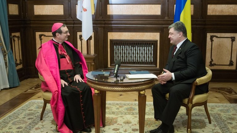 Президент Украины принял верительные грамоты от посла Ватикана - фото 1