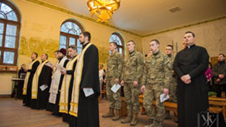 В УКУ передставники різних Церков та військовослужбовці молились за християнську єдність та мир в Україні - фото 1