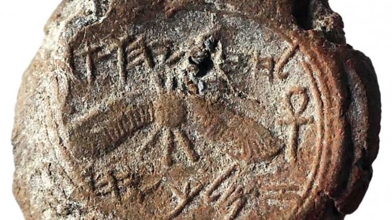 В Ізраїлі археологи знайшли глиняний зліпок печатки царя Юдеї Єзекії - фото 1
