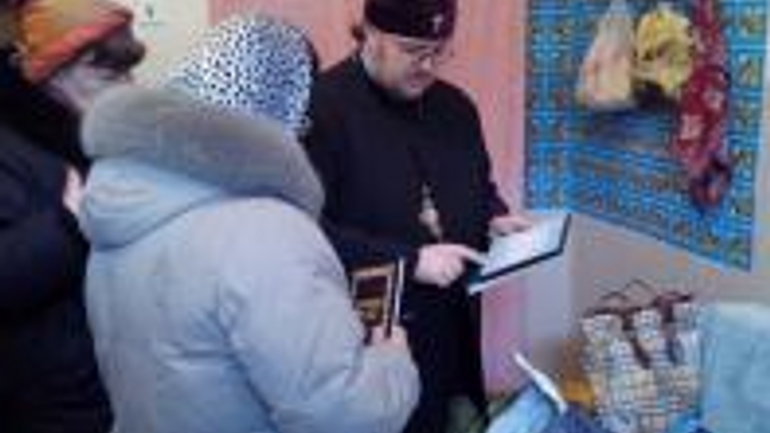 Архиєпископ УПЦ КП відвідав храми у зоні АТО - фото 1