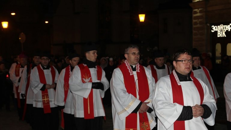 Roman Catholics held Way of the Cross in Lviv - фото 1
