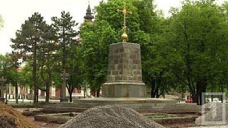 У Кривому Розі під пам'ятником Леніну виявили старовинну церкву - фото 1