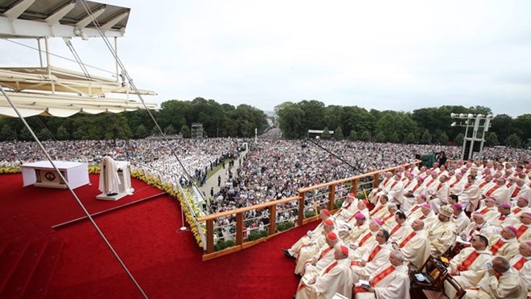 Папа в Ченстохові очолив Месу, на яку зібралося півмільйона вірних - фото 1
