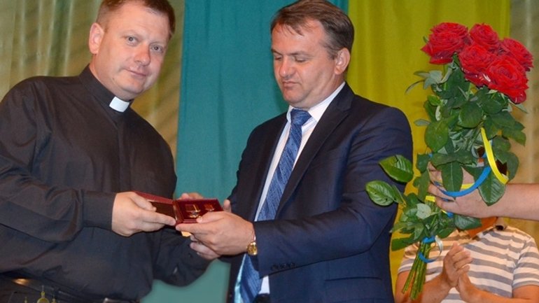 Президент нагородив орденом військового капелана УГКЦ - фото 1