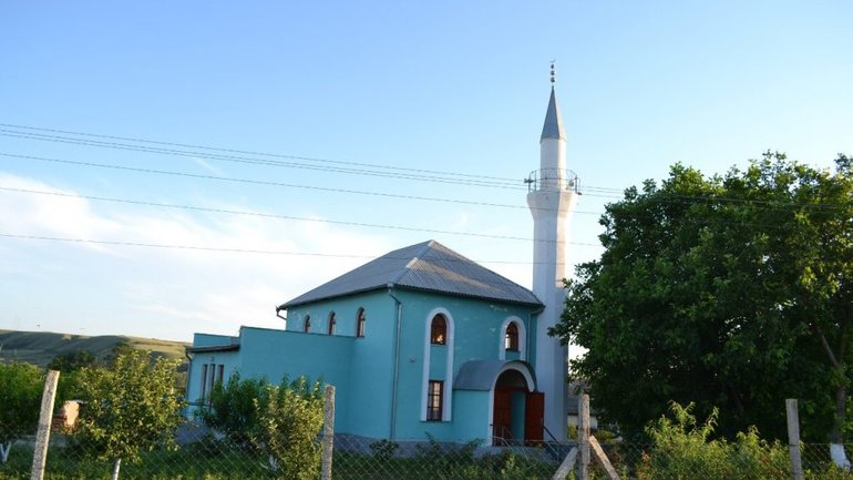 В Крыму пытались сжечь мечеть - фото 1