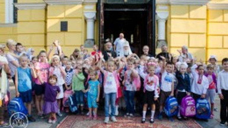Patriarch Filaret presented 75 charity backpacks to ATO fighters’ children - фото 1