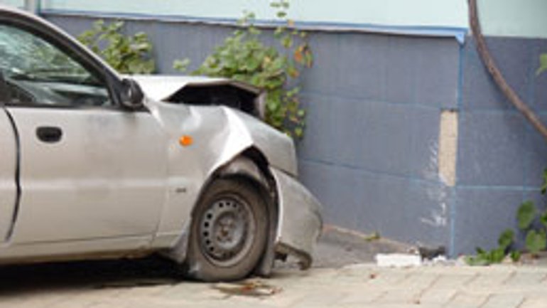 На Кіровоградщині п’яний водій врізався у єпархіальне управління УПЦ (МП) - фото 1