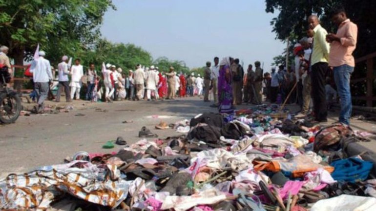 У тисняві на релігійному заході в Індії загинули 24 людини - фото 1