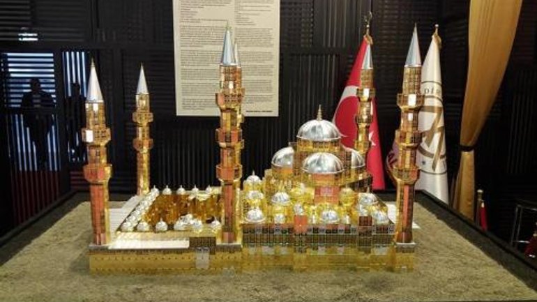 В Турции создали мечеть из чистого золота - фото 1