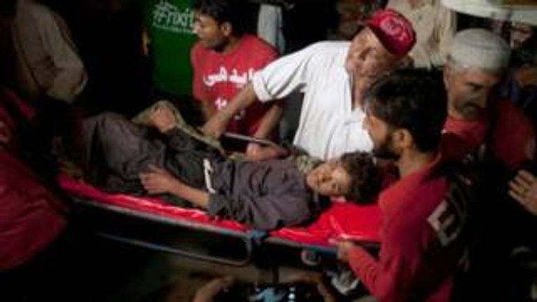 Вибух у суфійській мечеті в Пакистані: десятки загиблих - фото 1