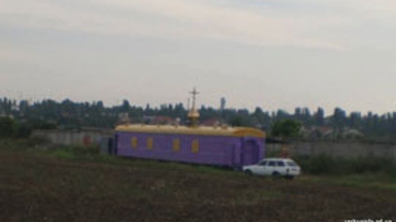 Молодики з битами хотіли зірвати будівництво храму УПЦ КП - фото 1