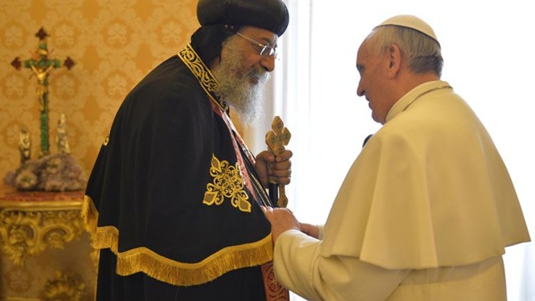 Папа Франциск зателефонував Главі Коптської Православної Церкви з приводу теракту  у соборі в Каїрі - фото 1
