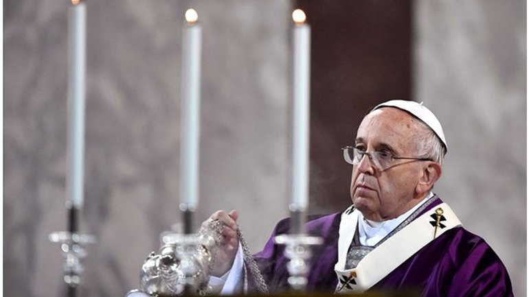 Клерикалізм віддаляє людей від Церкви, – Папа Франциск - фото 1
