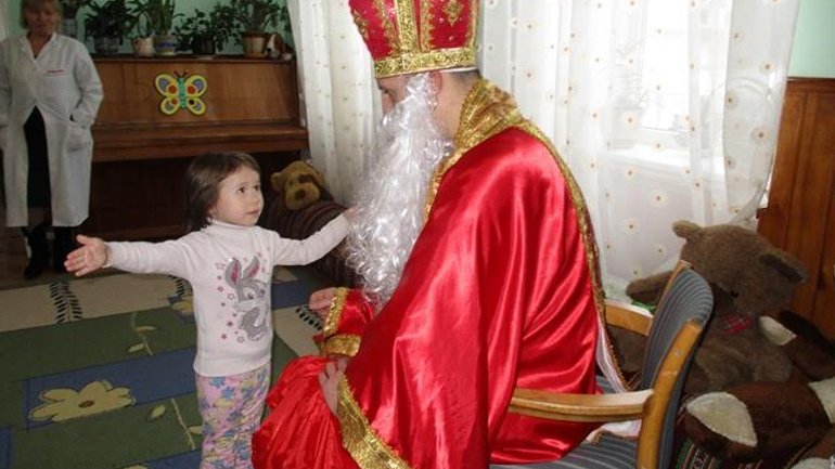 У Карітасі Львова близько 200 дітей отримали щедрі подарунки від святого Миколая - фото 1