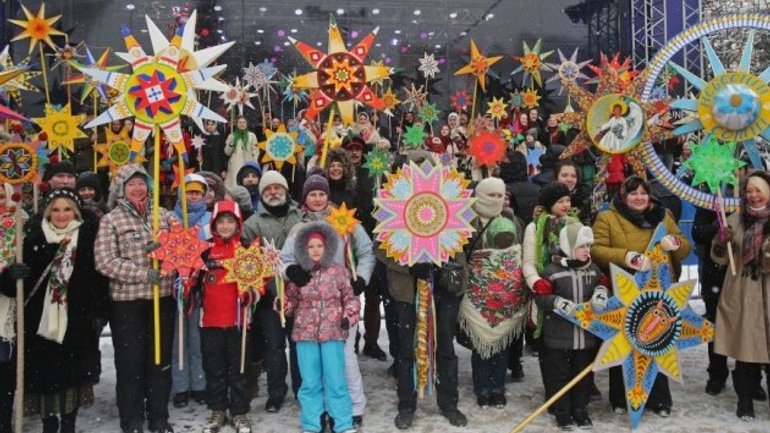 В Киеве состоялось Рождественское шествие со звездами - фото 1