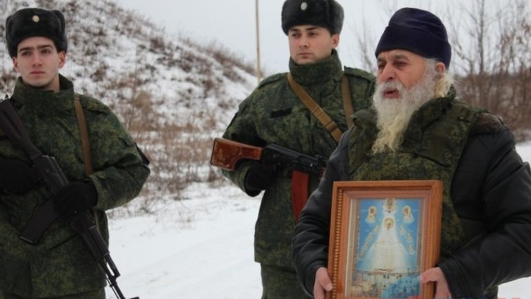 Под Станицей священники благословили боевиков "ЛНР" на войну с Украиной - фото 1