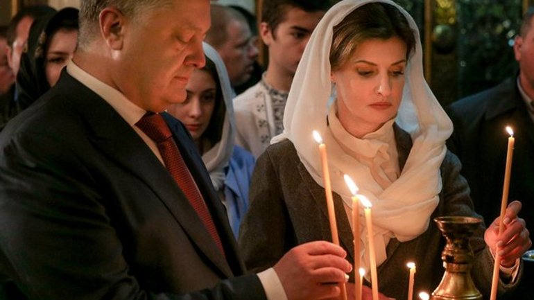 Порошенко с супругой в Пасхальную ночь приняли участие в Богослужении и помолились за Украину - фото 1