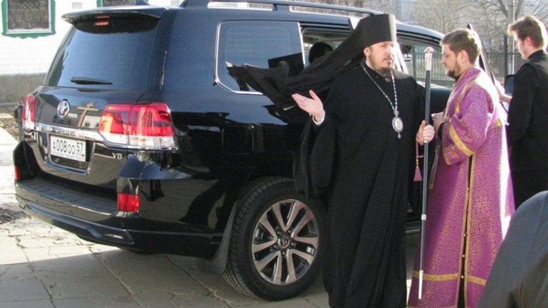 Через погані дороги єпископ РПЦ змушений їздити на авто за 90 000 доларів - фото 1
