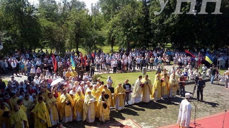 Патриарх Филарет отслужил панихиду на казацких Могилах - фото 1