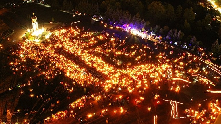 У Зарваниці відбулася традиційна молитовна хода зі свічками - фото 1