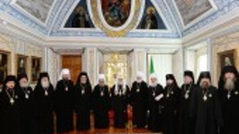 Патриарх Кирилл наградил Митрополита УПЦ (МП) Онуфрия - фото 1