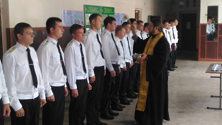 УПЦ (МП) в Криму молиться за прикордонників, які захищають Росію і Крим - фото 1