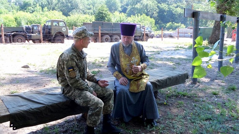 UOC-MP clergymen visit captured Ukrainian military - фото 1