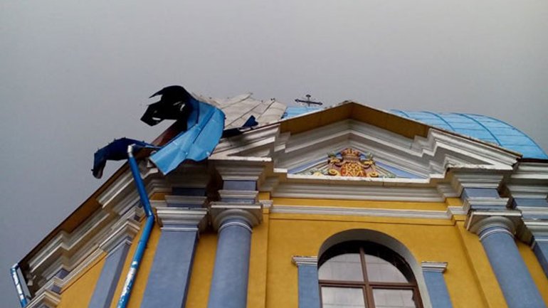 На Львівщині негода пошкодила церкву - фото 1