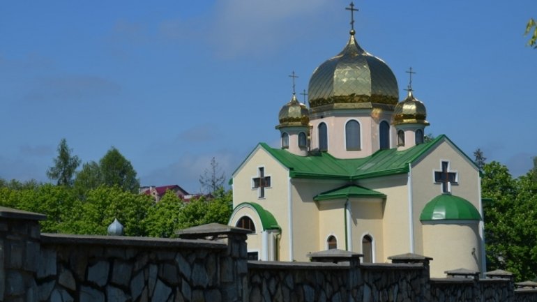 Попри нарікання на утиски, на Прикарпатті діє понад три десятки церков і монастирів УПЦ (МП) - фото 1