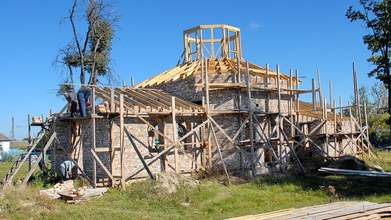 На Сумщині відновлюють старовинний храм, що згорів у 2014 році - фото 1
