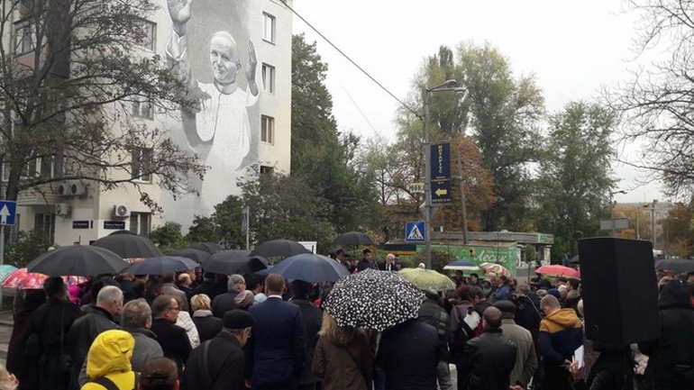 The mural with the Saint John Paul II appeared in Kyiv - фото 1
