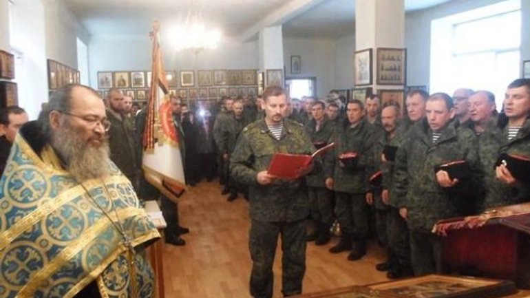 Священики УПЦ (МП) в Кадіївці благословили полк “козаків ЛНР” на війну з Україною - фото 1
