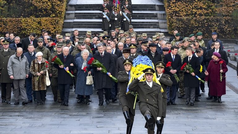В Україні вшанували пам’ять загиблих у зв’язку із 73-ю річницею вигнання нацистів - фото 1