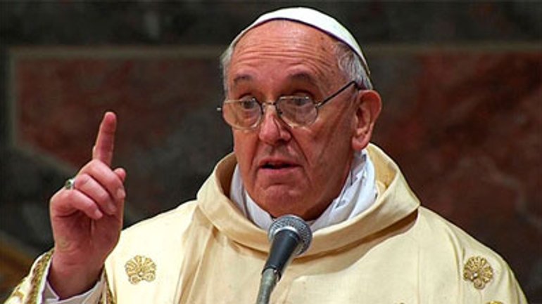 Папа Римський розкритикував мобільні телефони у церкві - фото 1