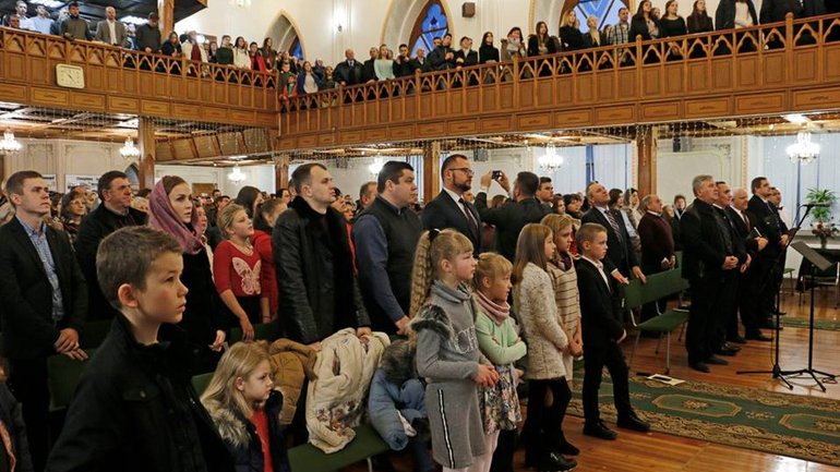 У Луцьку на конгресі  християни-баптисти молилися за Україну та за збереження інституту сім`ї - фото 1