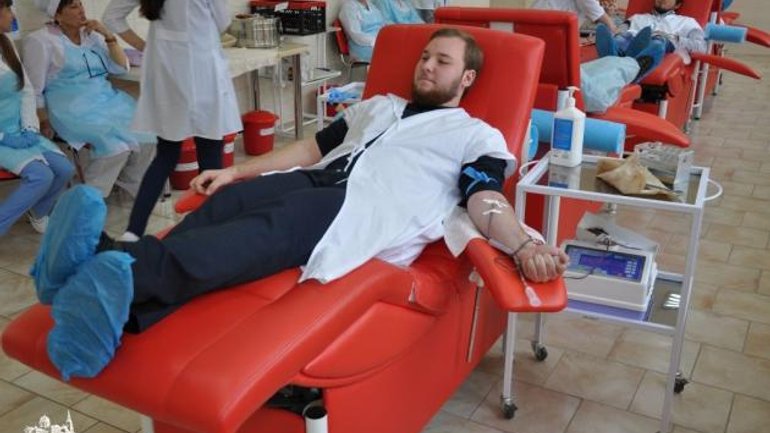 У єпархіях УПЦ (МП) здають кров для хворих людей - фото 1