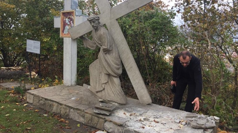 У Львові відновлять Хресну Дорогу на Високому Замку, яку знищили вандали - фото 1