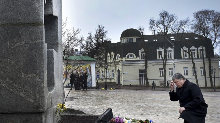 Президент вшанував пам'ять жертв Голодомору в Україні 1932-1933 років - фото 1